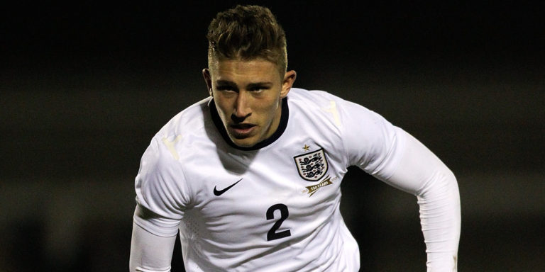 Norwich bid £1.5m for Angus MacDonald