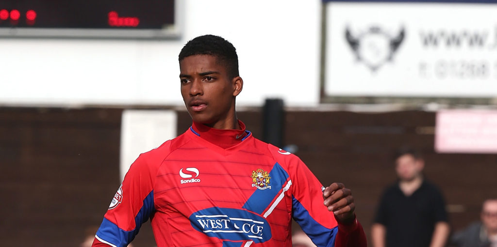 Bloomfield completes Crawley loan move