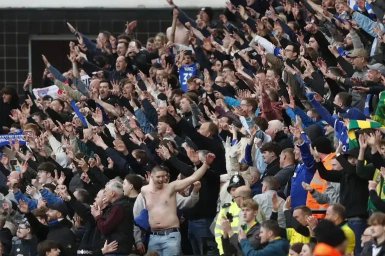 Dear rival fans: ‘Edgy’ chants aren’t big or clever… just embarrassing