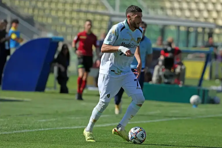 Norwich City submit £7.8m bid to sign Serie B right winger
