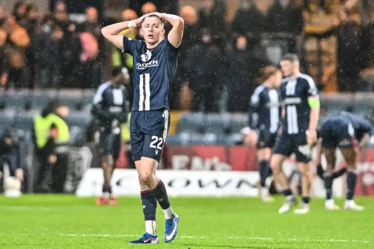 Norwich City open talks to sign Premiership central defender