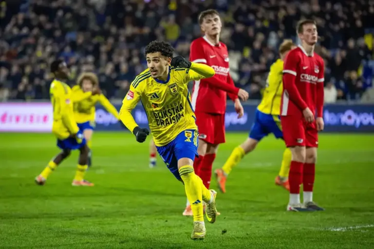 Norwich City join the race to sign French forward